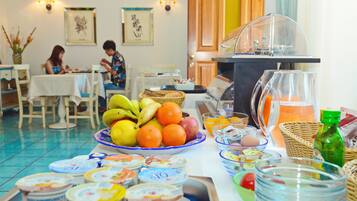 Tägliches inbegriffenes Frühstücksbuffet