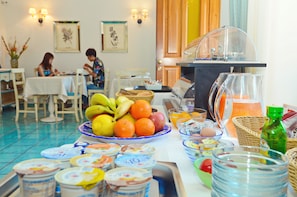 Desayuno buffet incluido todos los días