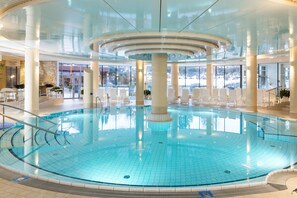 2 indoor pools, 5 outdoor pools, pool umbrellas, pool loungers