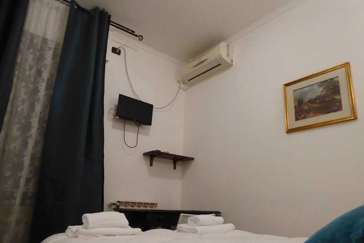 Economy Single Room, 1 Large Twin Bed, Private Bathroom | 1 bedroom, premium bedding, down comforters, in-room safe