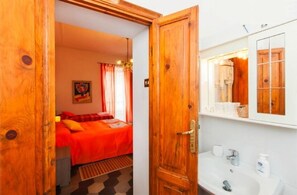 Double Room | Bathroom | Free toiletries, hair dryer, towels - B&B La Dolce Vita (Rome)