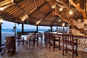Lobby lounge - Amani Tiwi Beach Resort (Tiwi)