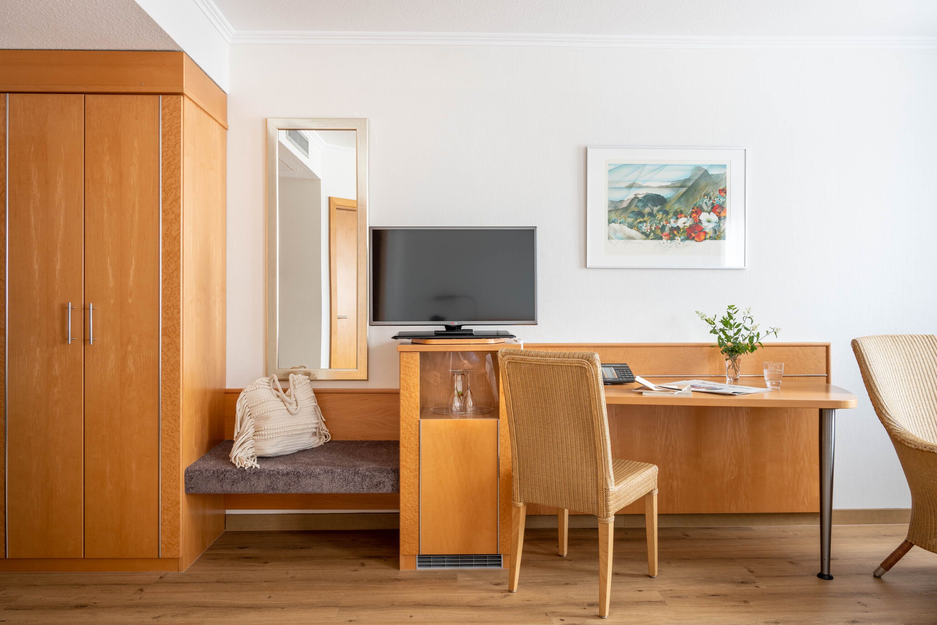 double room | hypo-allergenic bedding, minibar, in-room safe, desk