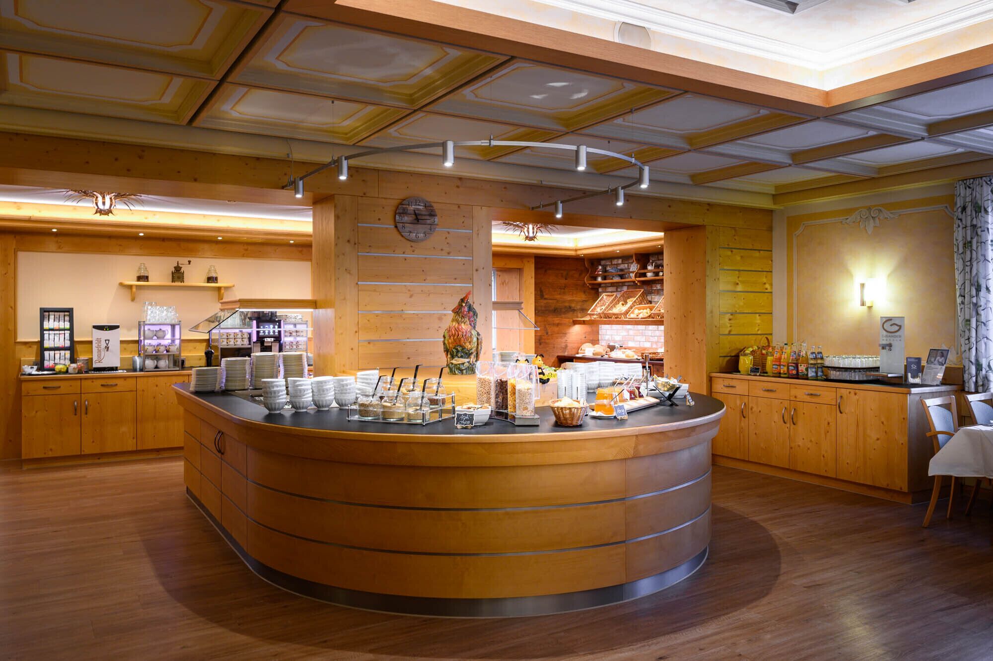 free daily full breakfast