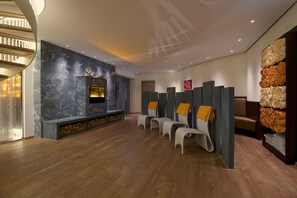 Couples treatment room(s), sauna, steam room, body treatments