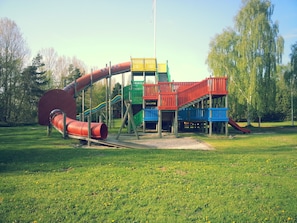 Children’s play area – outdoor