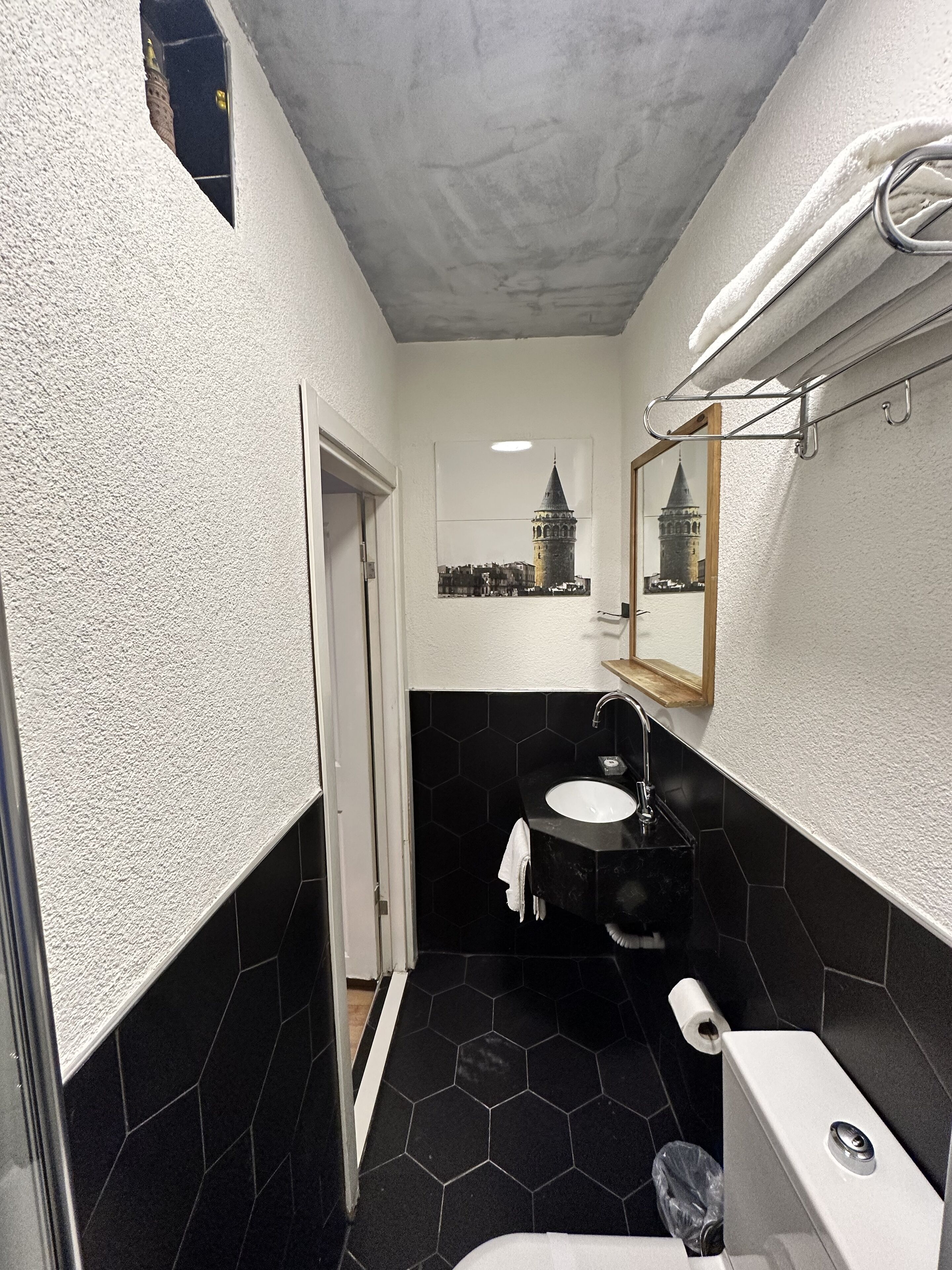 standard room | bathroom | shower, free toiletries, hair dryer, slippers