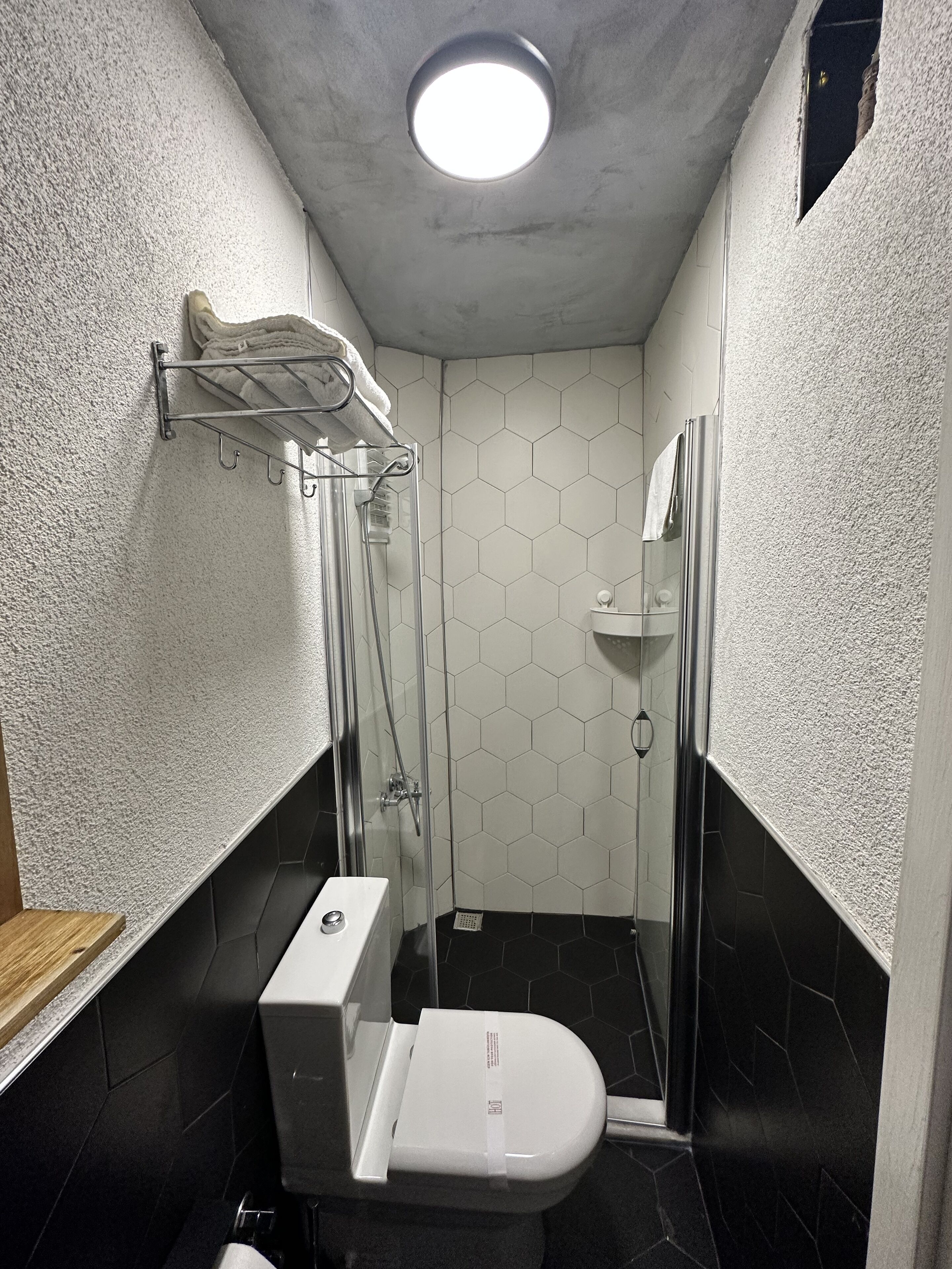 standard room | bathroom | shower, free toiletries, hair dryer, slippers