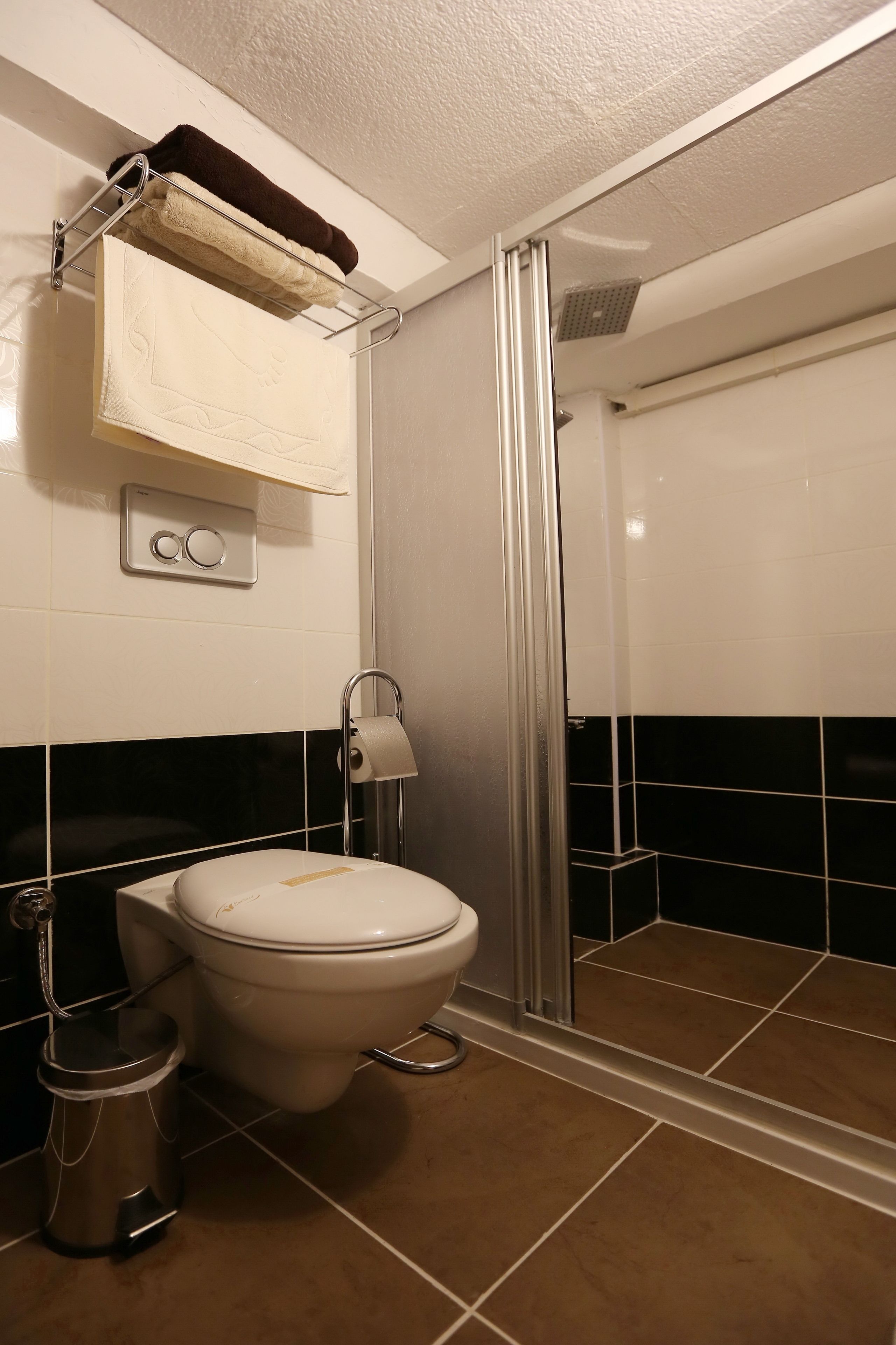 economy single room | bathroom | shower, free toiletries, hair dryer, slippers