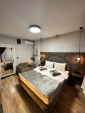 Standaard kamer | Luxe beddengoed, een minibar, een kluis op de kamer, gratis wifi