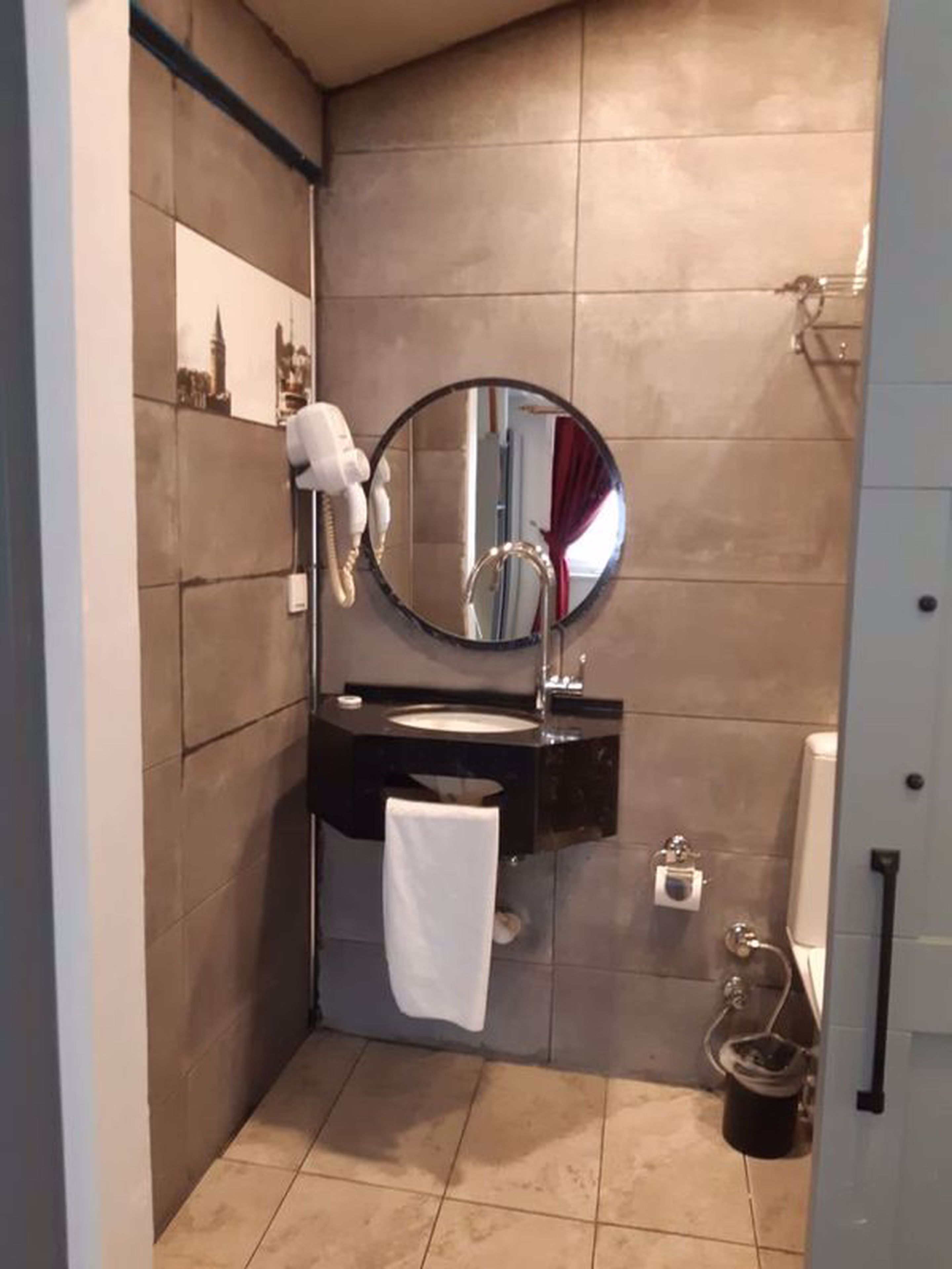 standard room | bathroom | shower, free toiletries, hair dryer, slippers