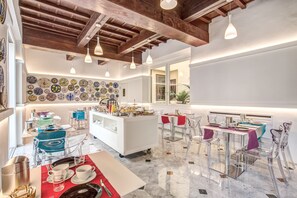 包含每日自助早餐