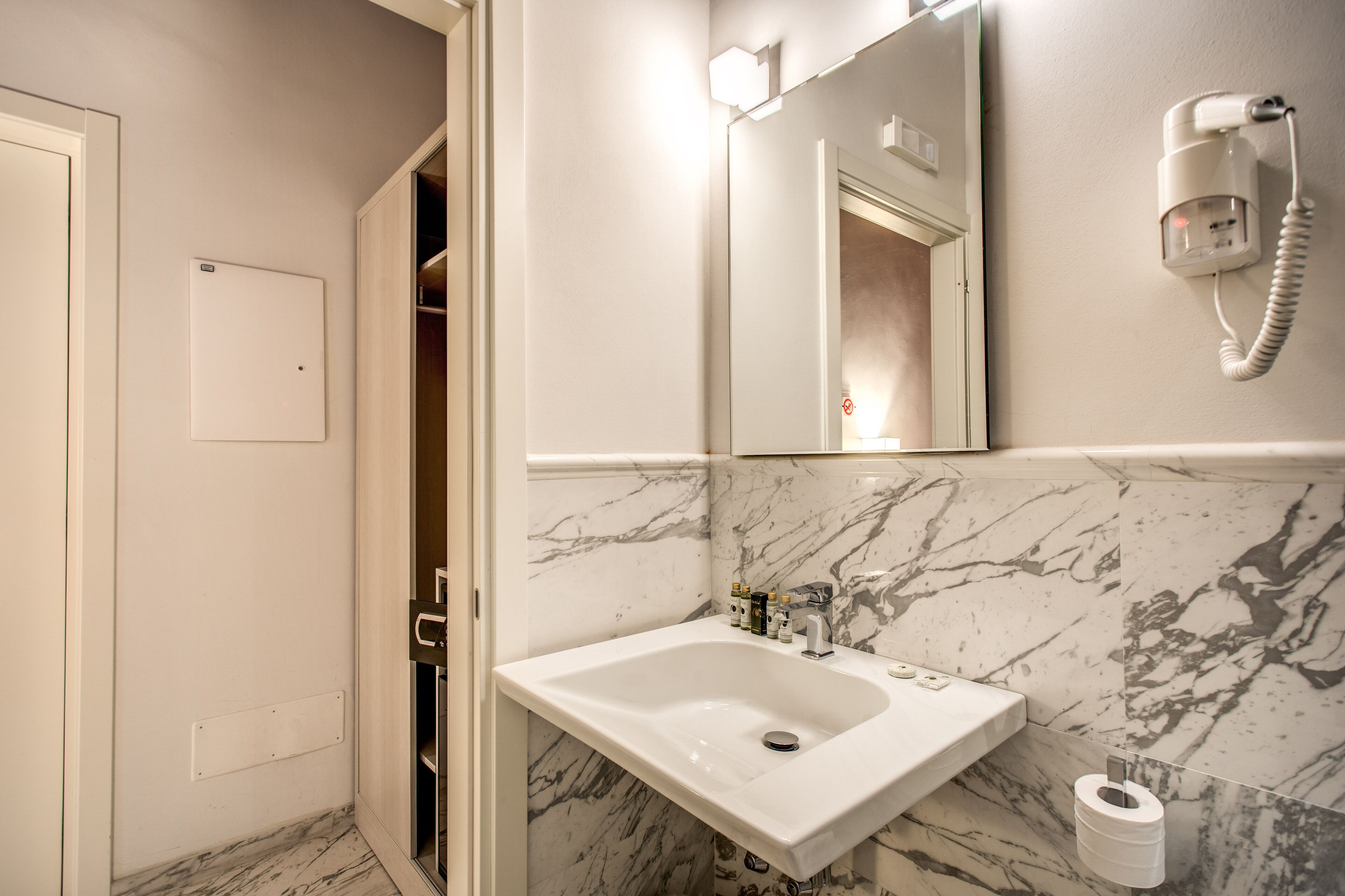 shower, rainfall showerhead, free toiletries, hair dryer