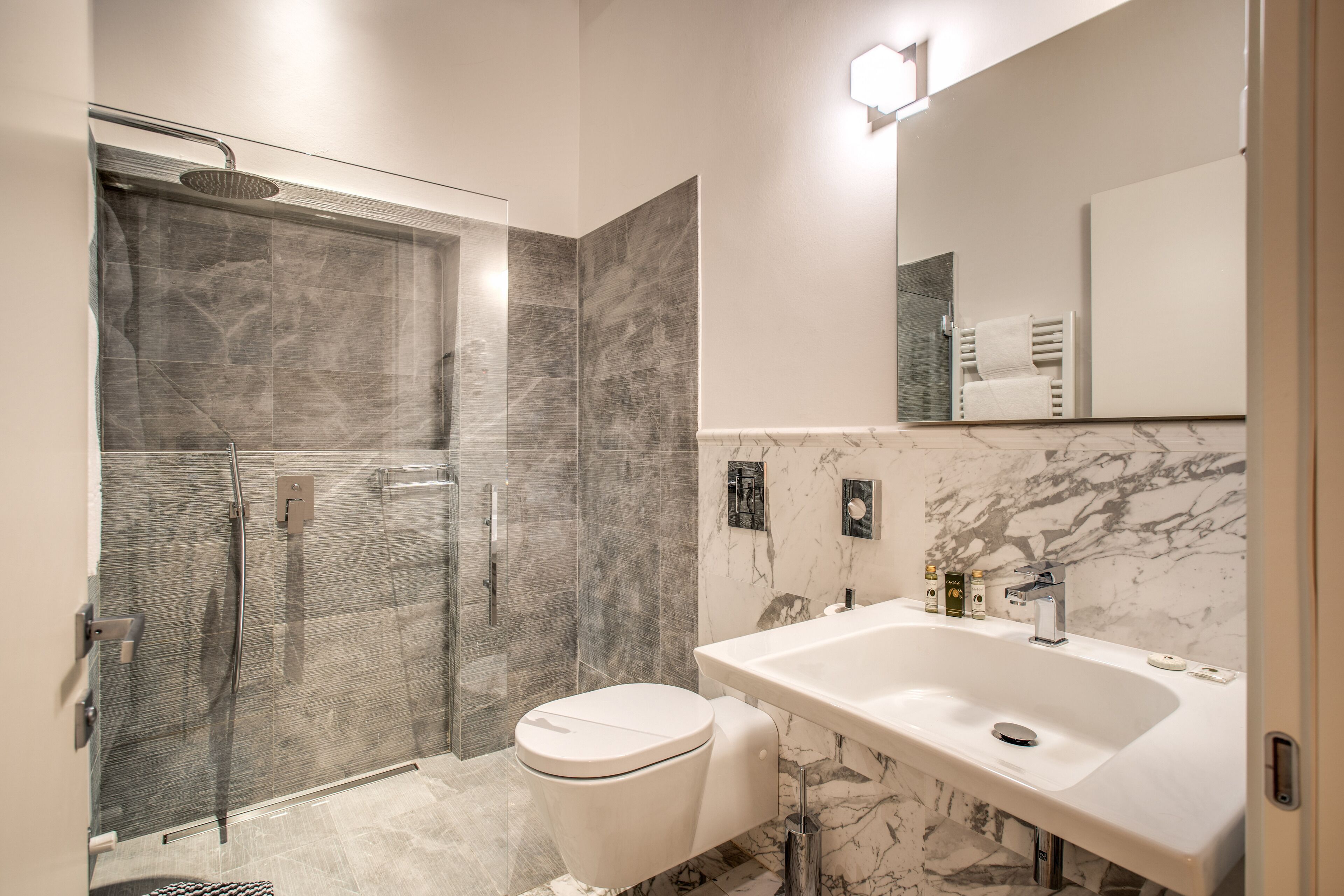 economy single room (ground floor) | bathroom | shower, rainfall showerhead, free toiletries, hair dryer