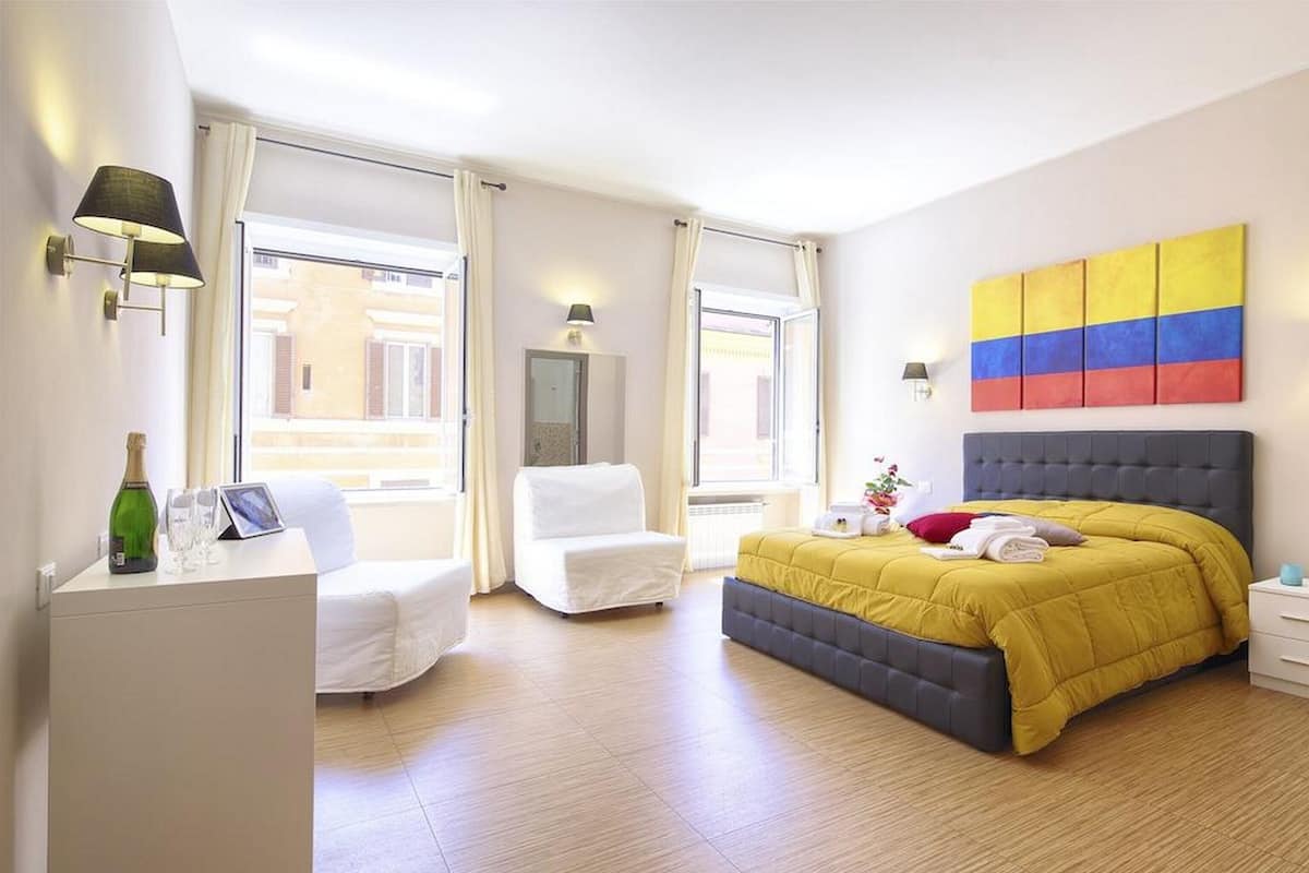 Chambre Supérieure (King) | Bureau, rideaux occultants, Wi-Fi gratuit, draps fournis