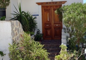 Property entrance - Akti Rooms (Astypalaia)