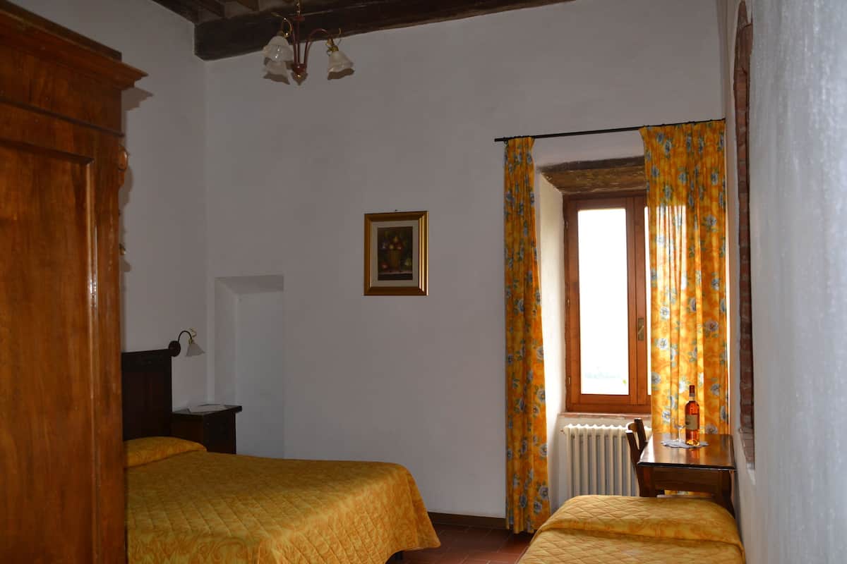 Klassieke kamer, 1 twee- of 2 eenpersoonsbedden | 2 slaapkamers, beddengoed