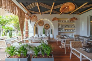 6 restauranter, lunsj og middag serveres, asiatiske retter