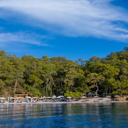 Na praia, prática de mergulho autônomo