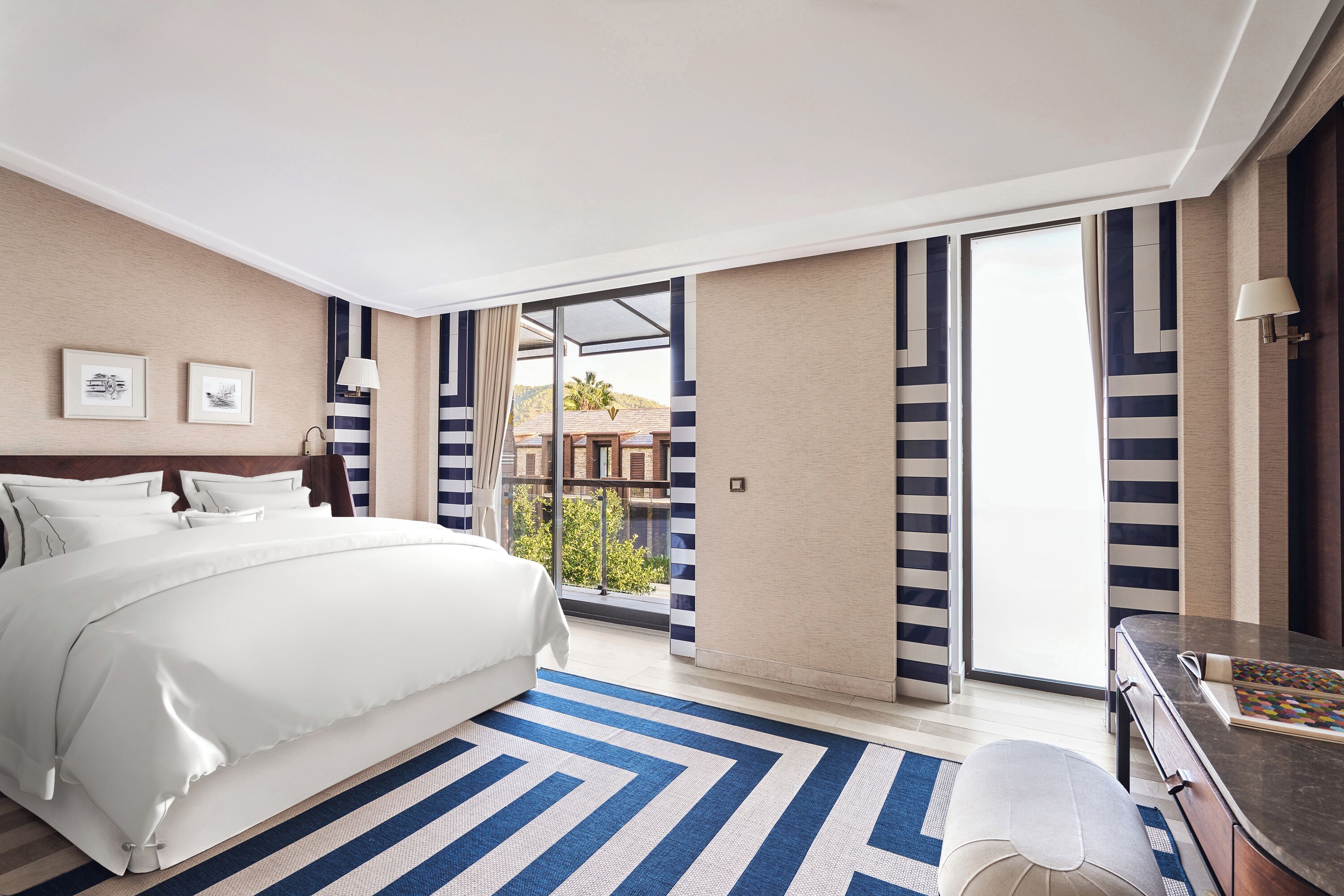 Junior Suite, 1 Bedroom | Minibar, in-room safe, desk, free WiFi