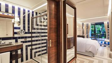 Minibar, in-room safe, desk, free WiFi