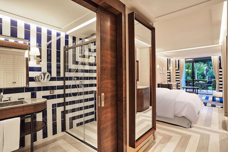 Minibar, in-room safe, desk, free WiFi. Rixos Premium Göcek Adult Only