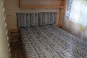 Comfort-asuntovaunu, 2 makuuhuonetta, keittiö, näköala puutarhaan | Kannettavalle tietokoneelle sopiva työtila, äänieristys