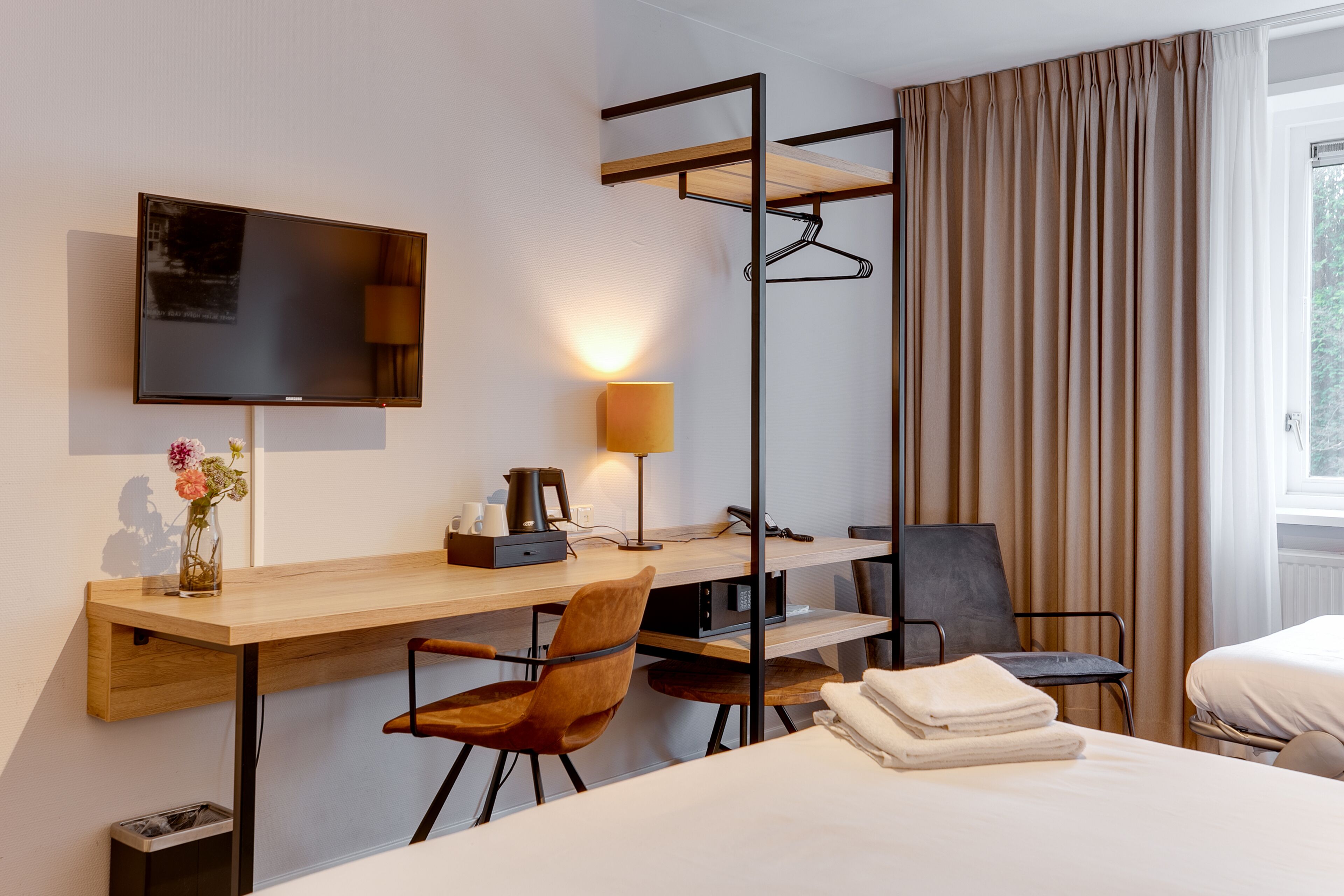 1 bedroom, in-room safe, desk, blackout curtains