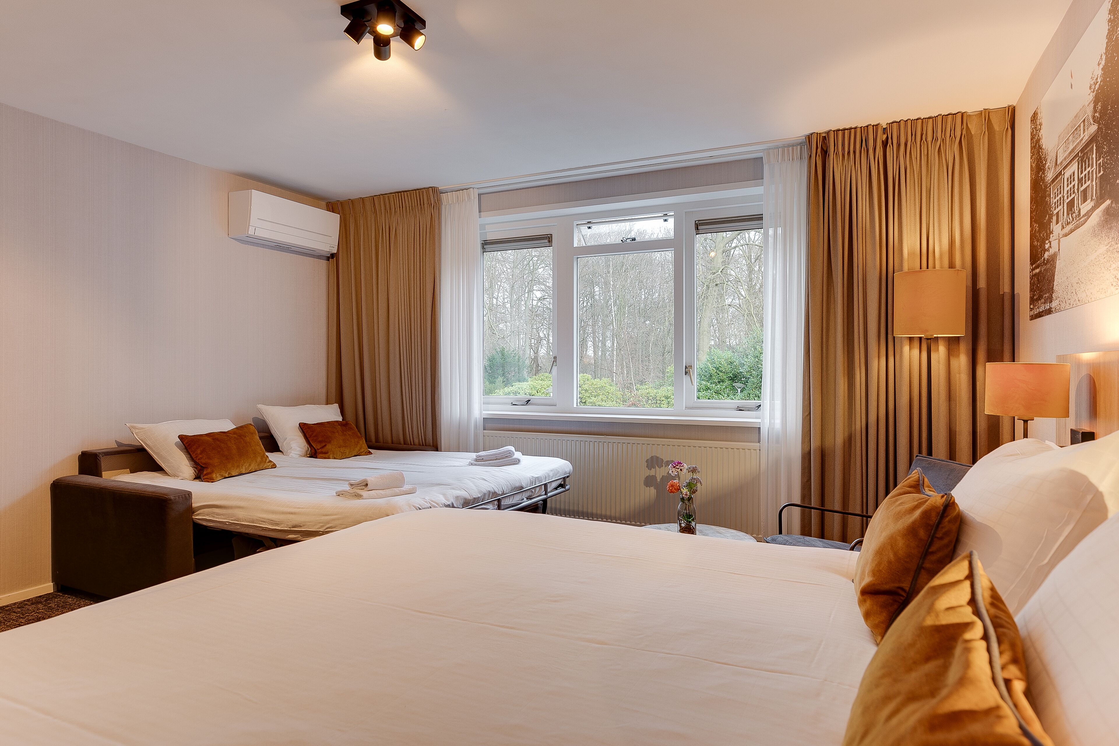 double room, 1 king bed with sofa bed (4 persons) | 1 bedroom, in-room safe, desk, blackout curtains