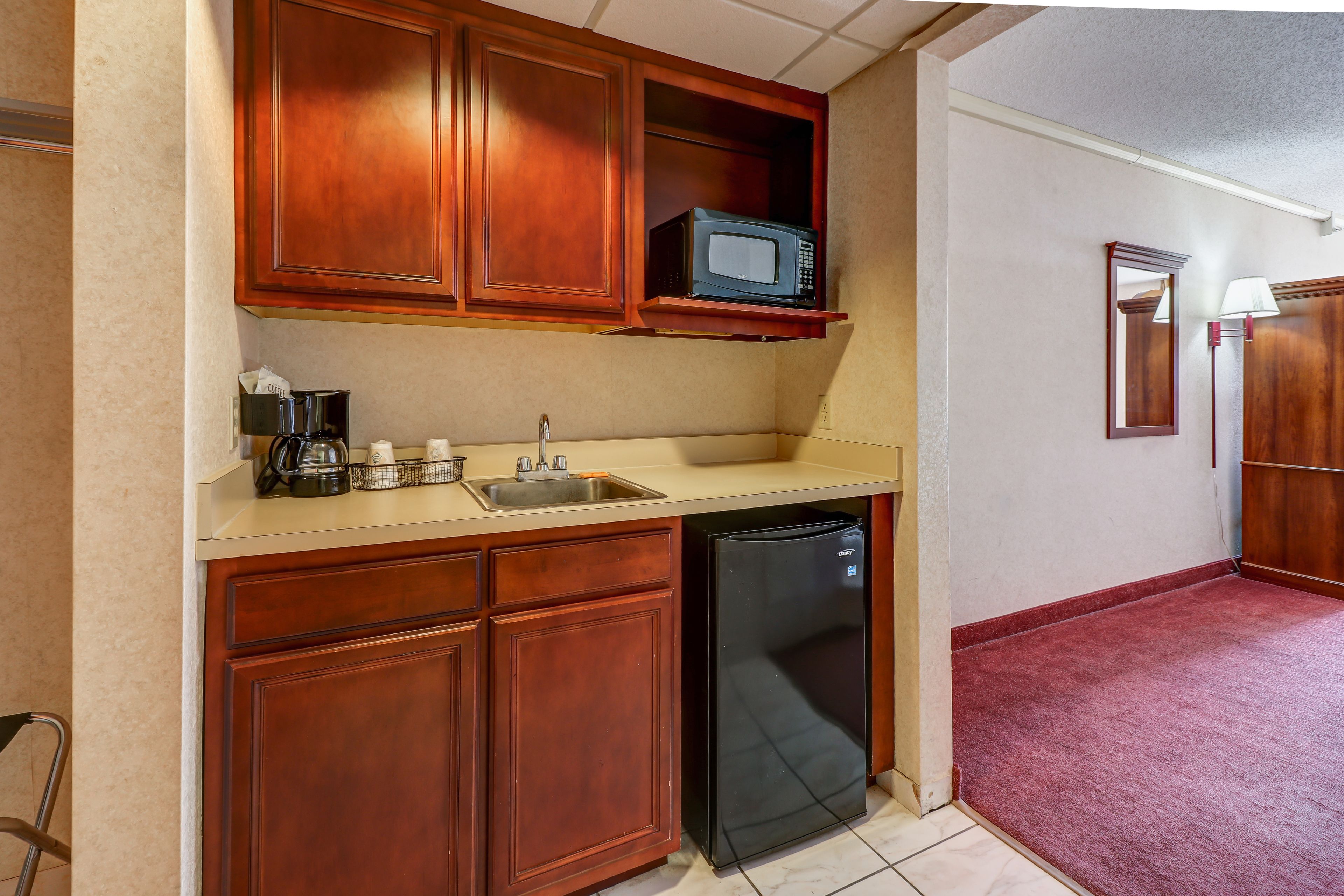 Queen Room 2 Queen Beds, Jetted Tub, Oceanfront | Private kitchenette