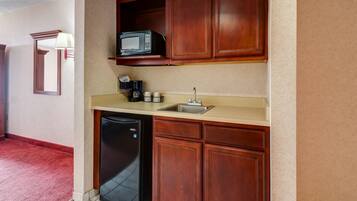 Queen Room 2 Queen Beds, Oceanfront | Mini-refrigerator