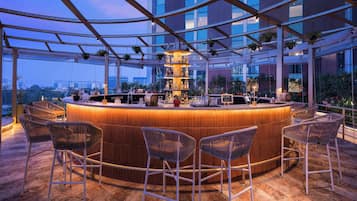 2 bars/lounges, rooftop bar, cocktail bar