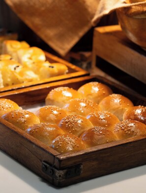 Daily buffet breakfast (INR 650 per person) - Aloft Bengaluru Outer Ring Road (Bengaluru)