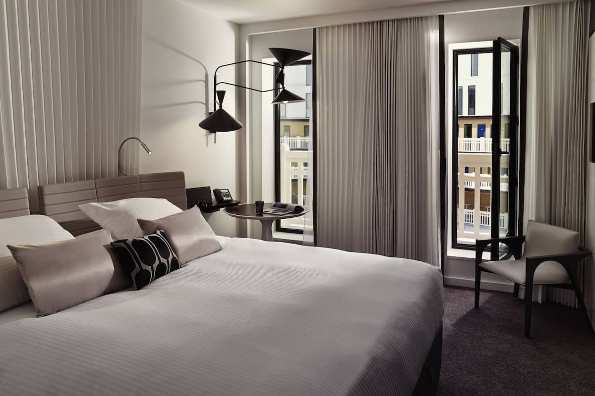 Free minibar, in-room safe, desk, blackout drapes