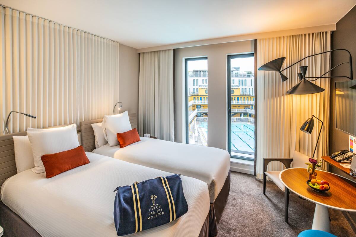 Rom – superior, 2 enkeltsenger | Minibar (inkludert), safe på rommet, skrivebord og blendingsgardiner