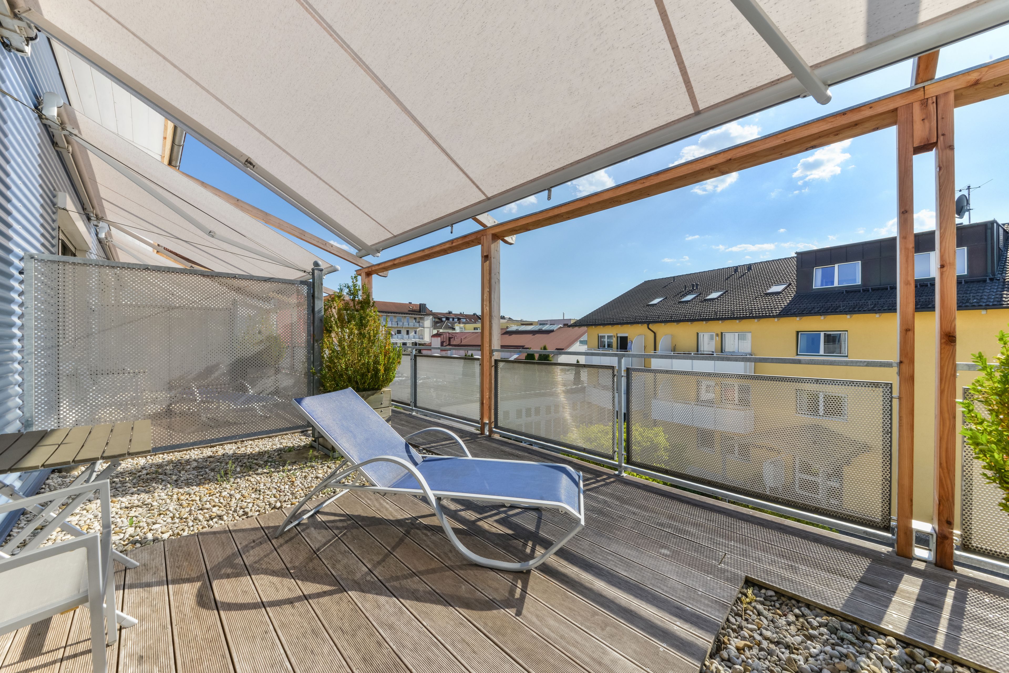 Zimmersafe, Schreibtisch, Verdunkelungsvorhänge, schallisolierte Zimmer