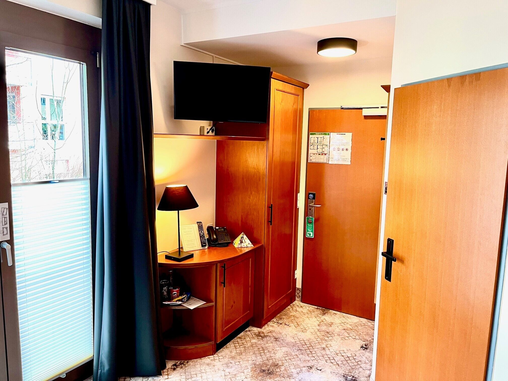 junior single room | 1 bedroom, in-room safe, desk, blackout curtains
