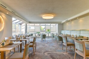 Free daily buffet breakfast  - Hotel Schiller (Olching)