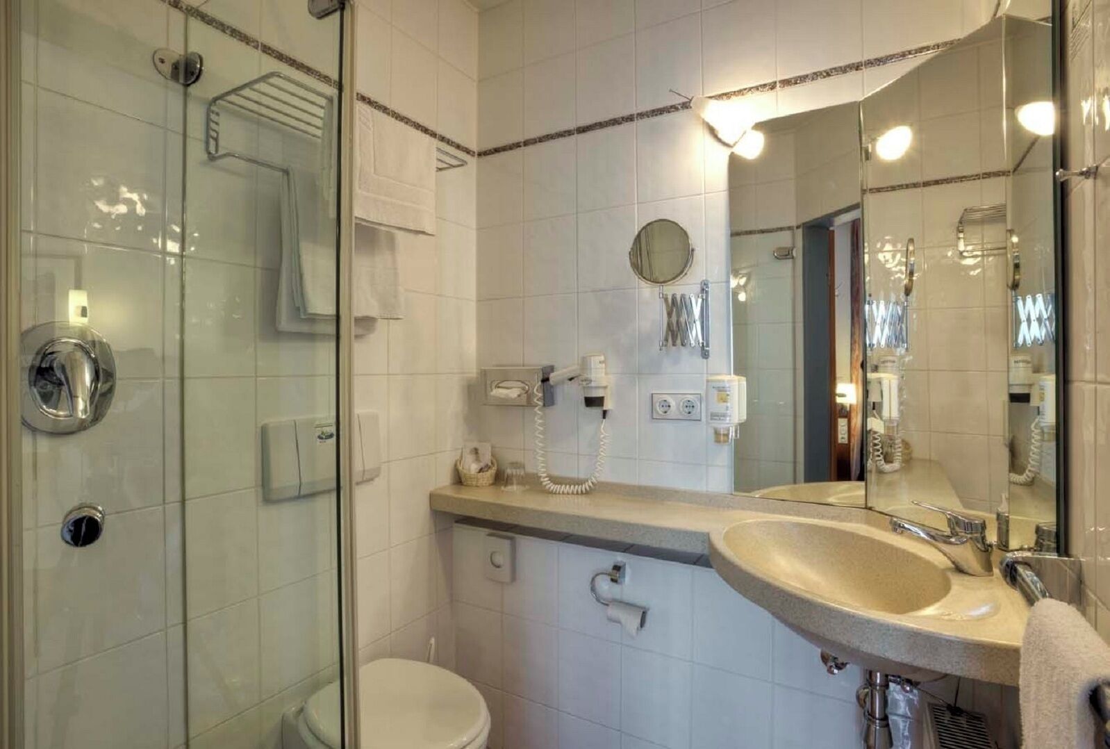 junior single room | bathroom | eco-friendly toiletries, soap, shampoo, toilet paper