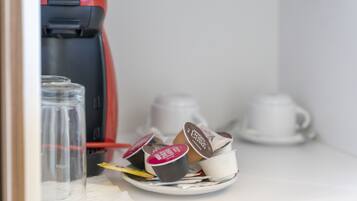 A coffee machine and cups on a table.
