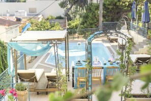 Sæsonbestemt udendørs pool