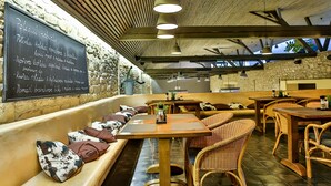 Breakfast, lunch and dinner served - Relax Park MODRÁ STODOLA (Horomerice)
