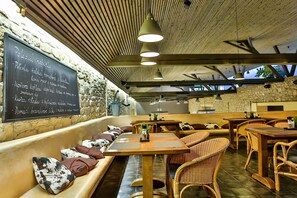 Breakfast, lunch, dinner served; international cuisine 