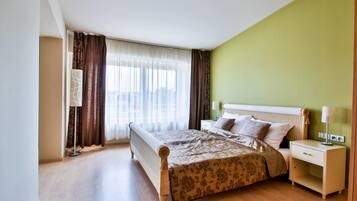 Suite | Minibar, in-room safe, desk, free WiFi