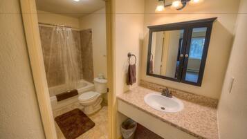 Hårtork och handdukar