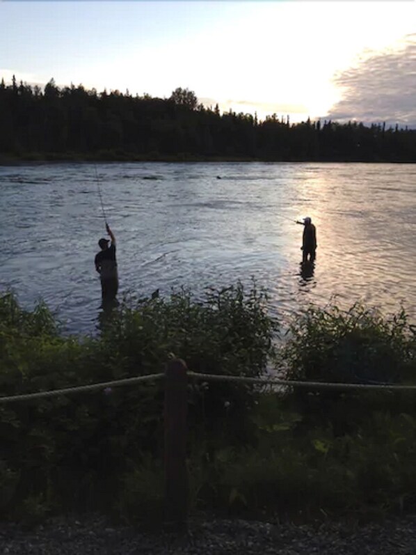 A river with two people fishing. - Kenai River Lodge (Soldotna)