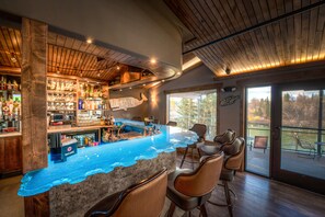 Lounge - Kenai River Lodge (Soldotna)