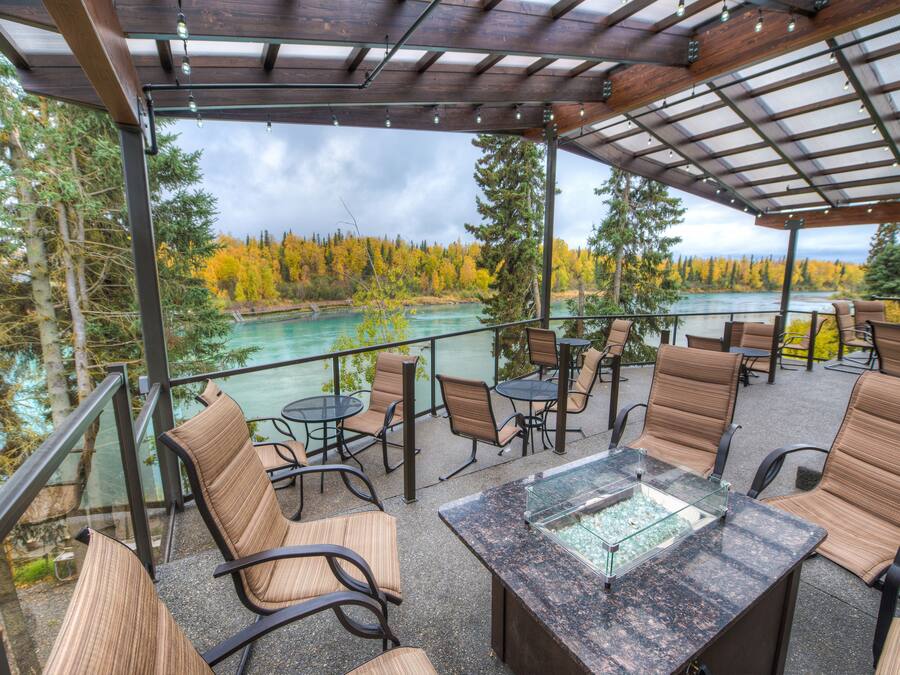 Bar (trong khuôn viên)