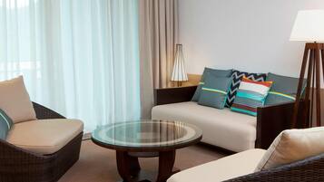 Lobby lounge, ocean views, open daily