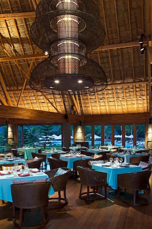 2 Restaurants, Frühstück, Mittagessen, Abendessen, internationale Küche